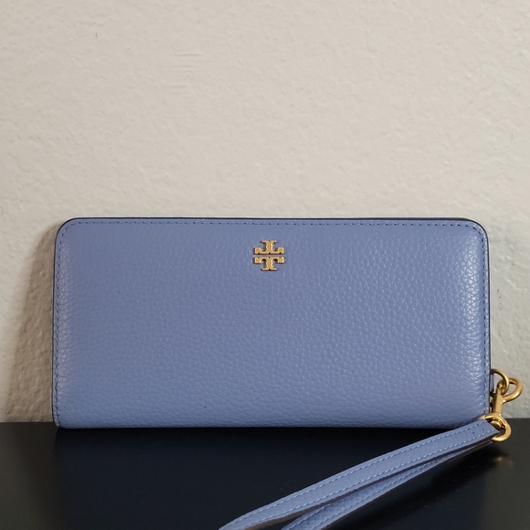 Tory Burch Handbags - Tory Burch Snap Wallet/Wristlet